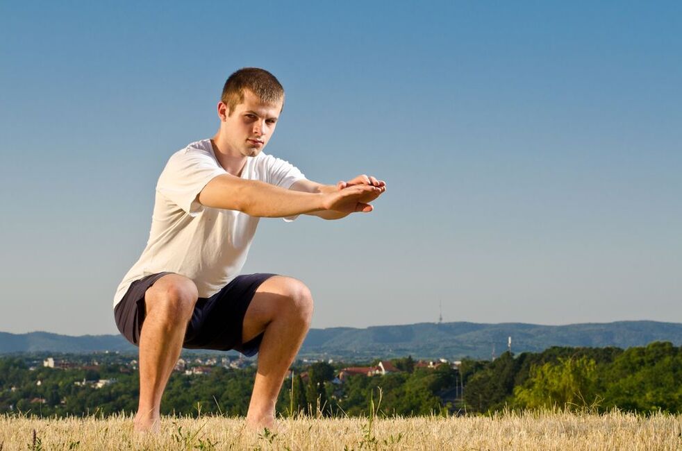 स्क्वाट जैसे विशेष शारीरिक व्यायाम से पुरुष शक्ति को मजबूत करने में मदद मिलती है।