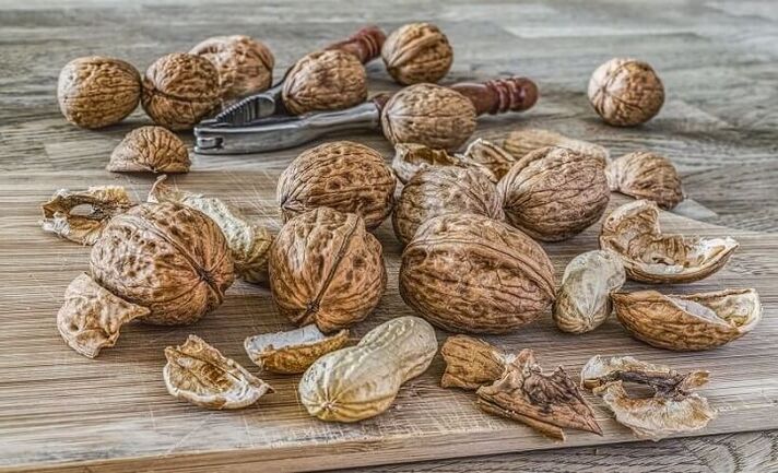 पुरुष स्वास्थ्य के लिए विभिन्न नट